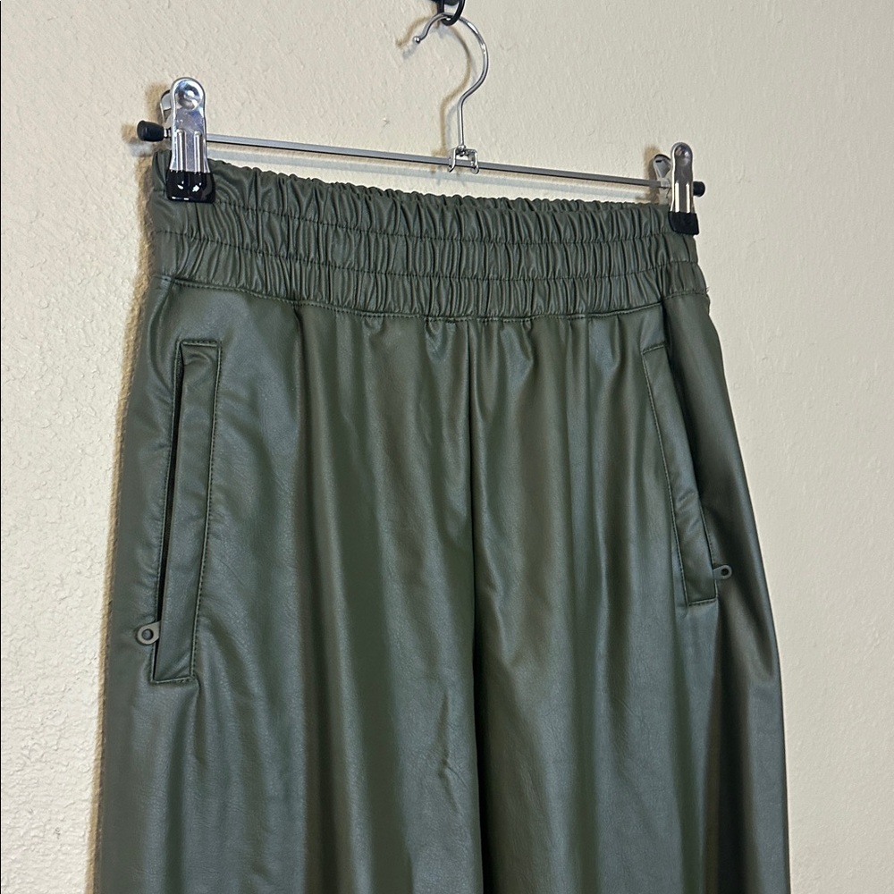 OFFLINE by Aerie Real Luxe Wide‎ Leg Faux Leather Pants Olive Green Size XS - Picture 3 of 6